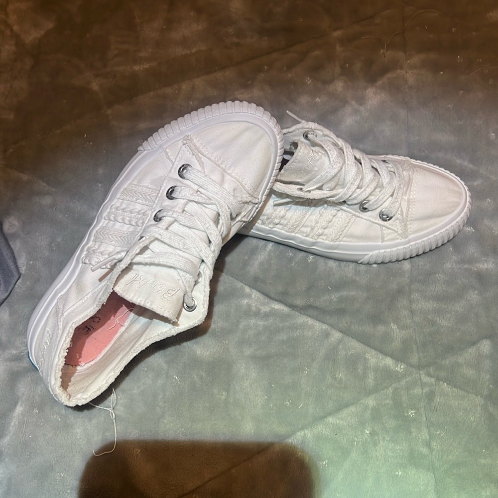 Women’s blowfish sneakers